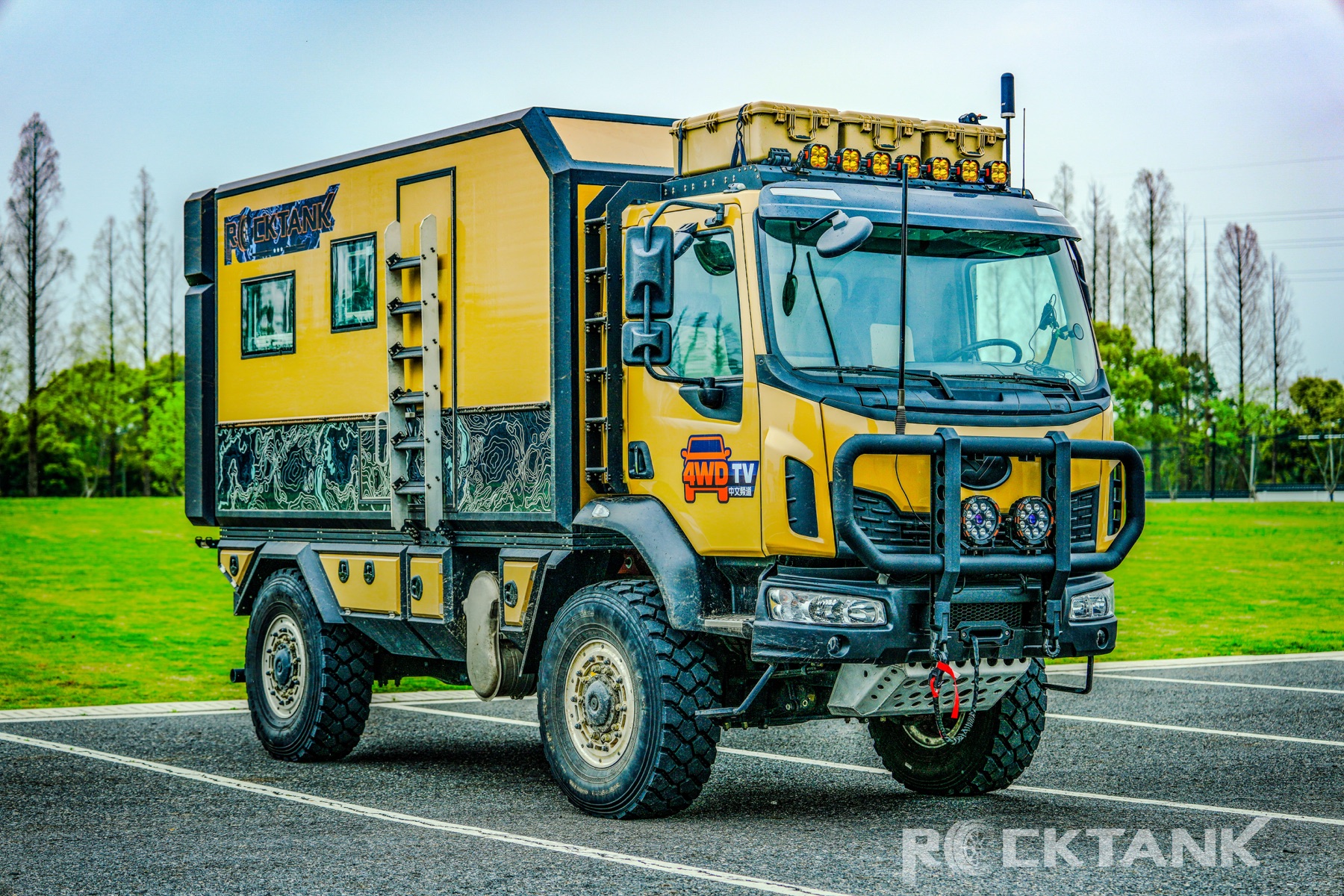 ROCKTANK Blue Sheep real expedition RV side view